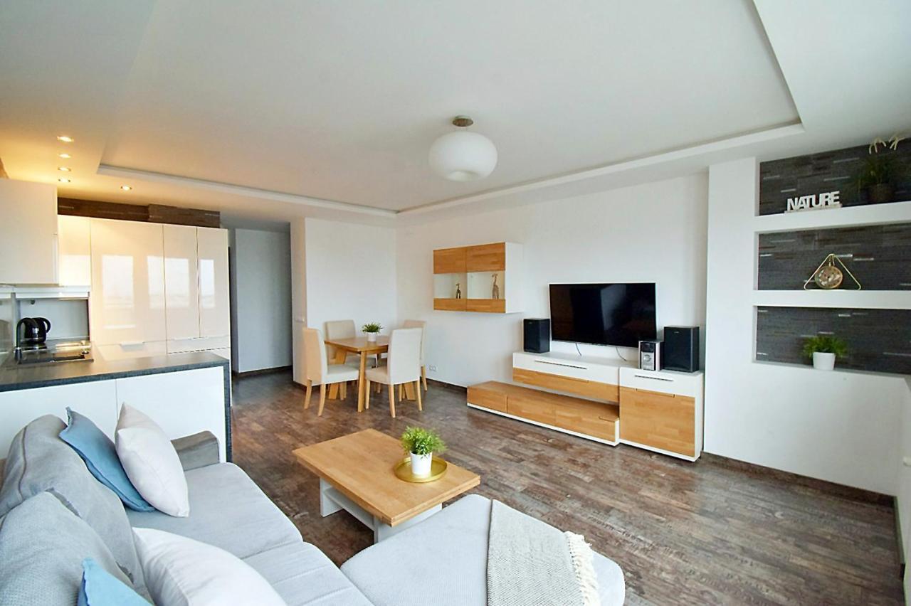 Avis - Wladyslawa 32 * Gdynia